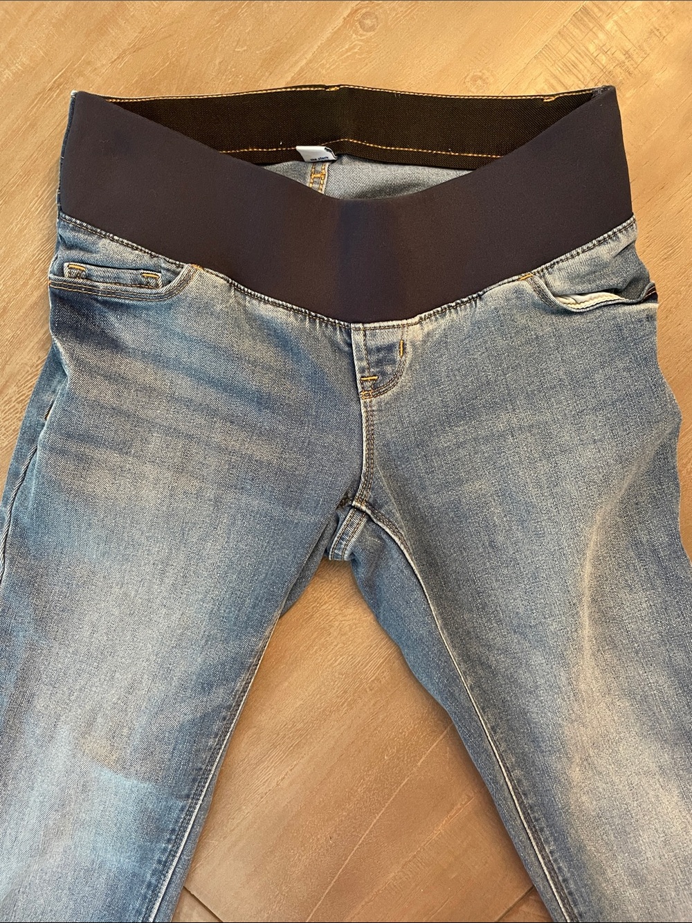 Old Navy Maternity Blue Denim Jeans with Stretch Waistband 0 short